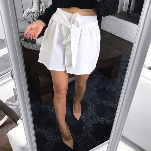 🆕 WHITE HIGH WAIST LINEN TIE FOLD SHORTS! - Picture 6 of 10